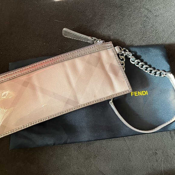Additional photos for mini Authentic Burberry pink wristlet. - Picture 3 of 12